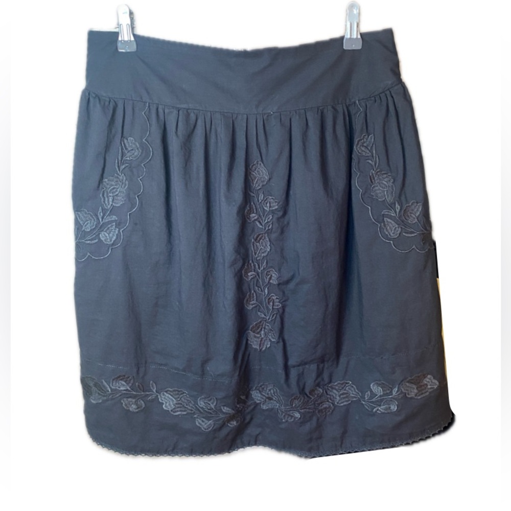 Solitaire Los Angeles 100% Cotton Black Embroidered Mini Skirt Size Medium EUC